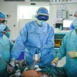 Un Casque Immersif Guide le Chirurgien Un Casque Immersif Guide le Chirurgien