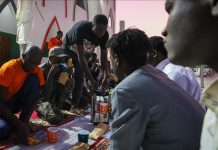 Iftar à la Mosquée de L’Ilahiyat au Sénégal Iftar à la Mosquée de L'Ilahiyat au Sénégal