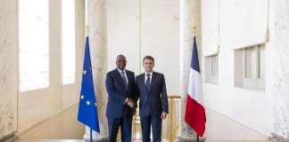 Macron et Macky Sall: Soutien Français ou Test International Macron et Macky Sall: Soutien Français ou Test International
