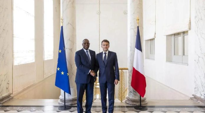 Macron et Macky Sall: Soutien Français ou Test International Macron et Macky Sall: Soutien Français ou Test International
