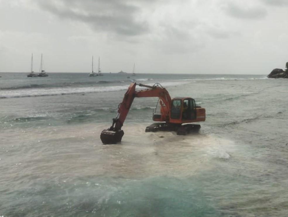 La Digue dredging project progressing well La Digue dredging project progressing well