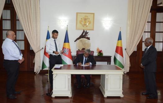 President Ramkalawan assents to the Probates (Re Sealing) Act, 2022 and Law Commission Act, 2022 President Ramkalawan assents to the Probates (Re Sealing) Act, 2022 and Law Commission Act, 2022