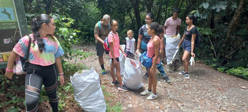 Clean-up along the Salazie trail Clean-up along the Salazie trail