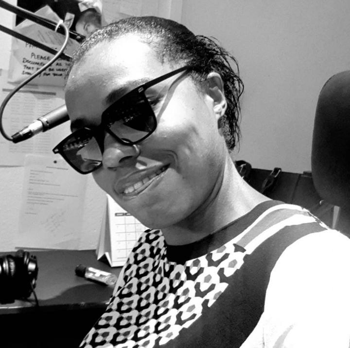 Behind the Mic ‒ Emmz Behind the Mic ‒ Emmz