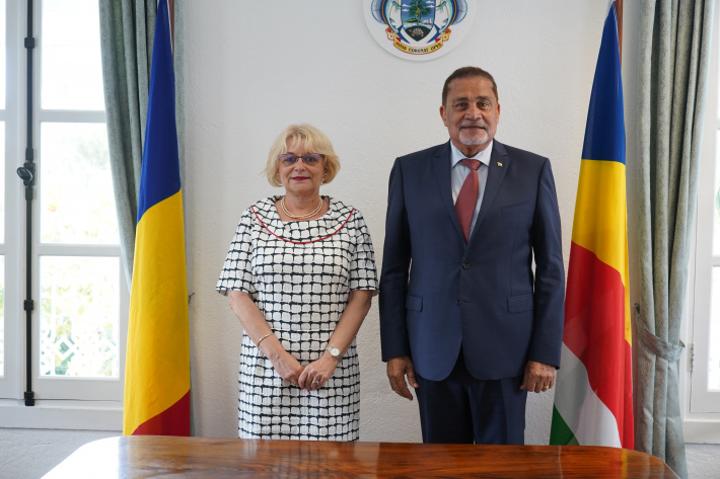 Romanian ambassador pays courtesy call on Minister Radegonde Romanian ambassador pays courtesy call on Minister Radegonde
