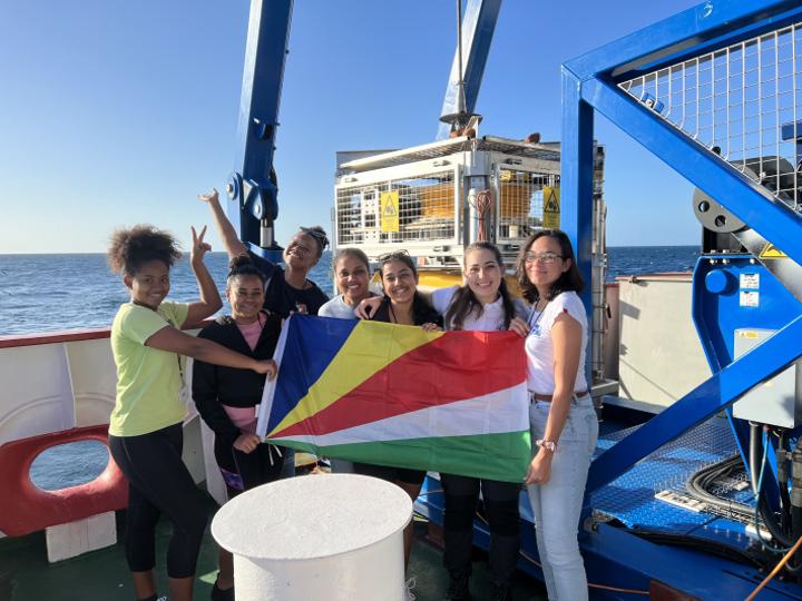 SIF makes milestone deep sea dive in Aldabra Atoll during Monaco Explorations SIF makes milestone deep sea dive in Aldabra Atoll during Monaco Explorations