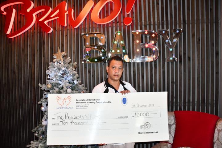 Bravo Restaurant donates R10,000 to President’s Village Bravo Restaurant donates R10,000 to President’s Village