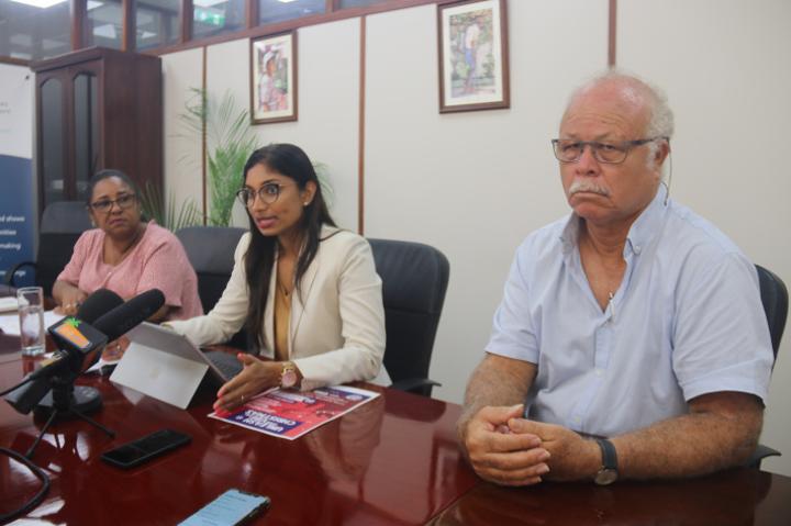 Late night shopping, entertainment in a bid to liven up Victoria ahead of Christmas Late night shopping, entertainment in a bid to liven up Victoria ahead of Christmas