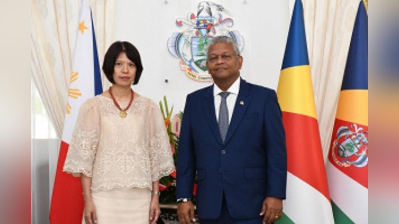 Seychelles' President discusses collaboration with newly accredited