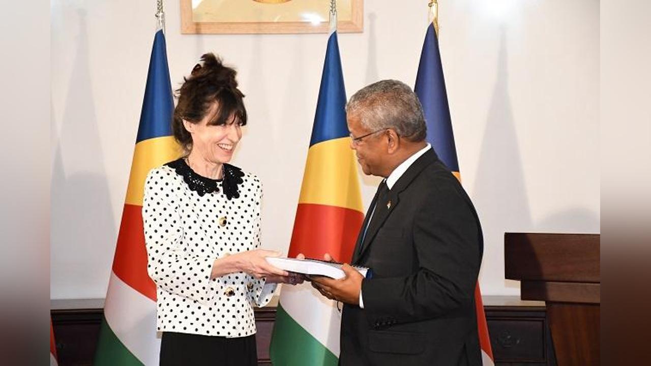 TRNUC hands over final report to Seychelles' President TRNUC hands over final report to Seychelles' President