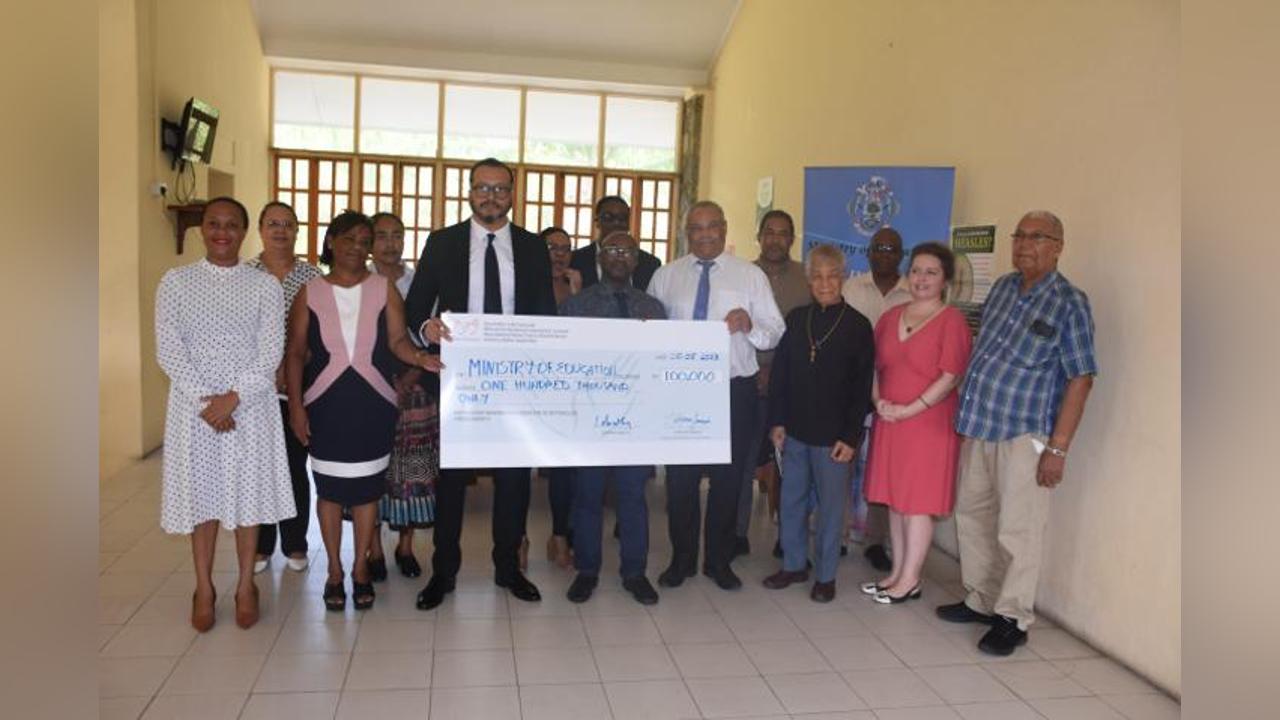 Makarios Foundation donates R100,000 to Ministry of Education Makarios Foundation donates R100,000 to Ministry of Education