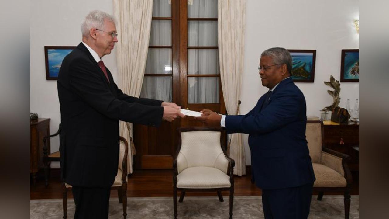 New Swiss ambassador presents credentials New Swiss ambassador presents credentials