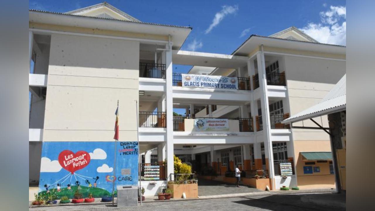 Education minister visits La Rosière crèche and Glacis primary school Education minister visits La Rosière crèche and Glacis primary school