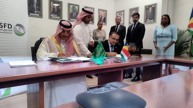 Seychelles signs loan agreement with Saudi Fund for housing projects and renovation of La Digue school Seychelles signs loan agreement with Saudi Fund for housing projects and renovation of La Digue school
