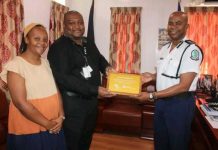 Seychelles Police Unit Wins ARINSA Award of Excellence Seychelles Police Unit Wins ARINSA Award of Excellence
