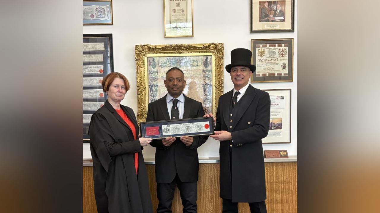 Seychellois Ophthalmologist Becomes Freeman of London Seychellois Ophthalmologist Becomes Freeman of London