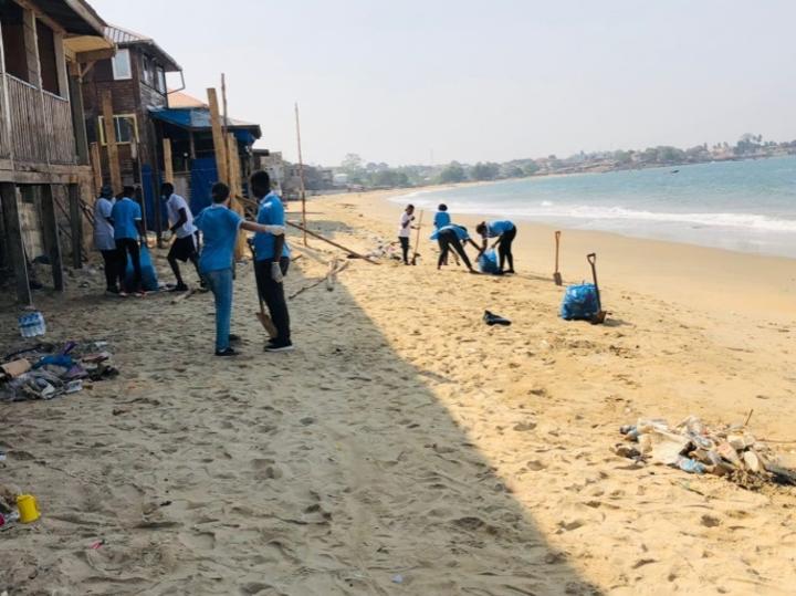 Under its “Do Something For Salone Initiative”… West African Youth Network Cleans Levuma Beach in Freetown Under its “Do Something For Salone Initiative”… West African Youth Network Cleans Levuma Beach in Freetown