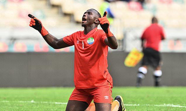 Mohamed Kamara – Leone Stars goalkeeper donates assorted items to his people in Kambia District, after outstanding performances in AFCON 2021 Mohamed Kamara – Leone Stars goalkeeper donates assorted items to his people in Kambia District, after outstanding performances in AFCON 2021