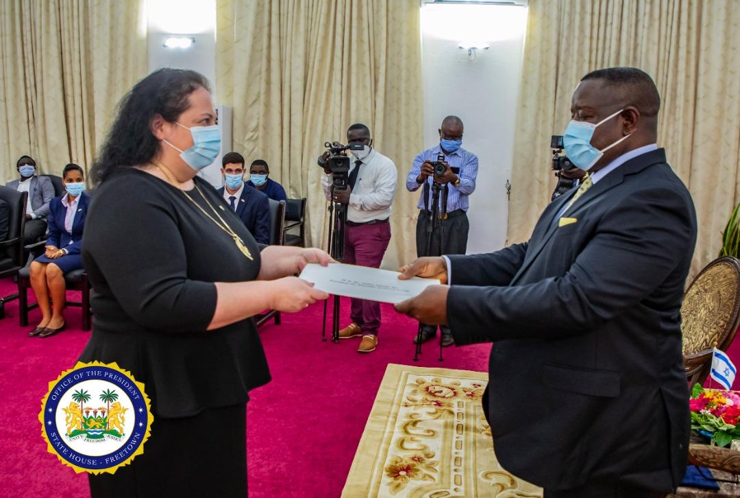 Non-Permanent Resident Ambassadors of Vietnam, Czech Republic and Israel Present Letters of Credence to Sierra Leone’s President Julius Maada Bio Non-Permanent Resident Ambassadors of Vietnam, Czech Republic and Israel Present Letters of Credence to Sierra Leone’s President Julius Maada Bio