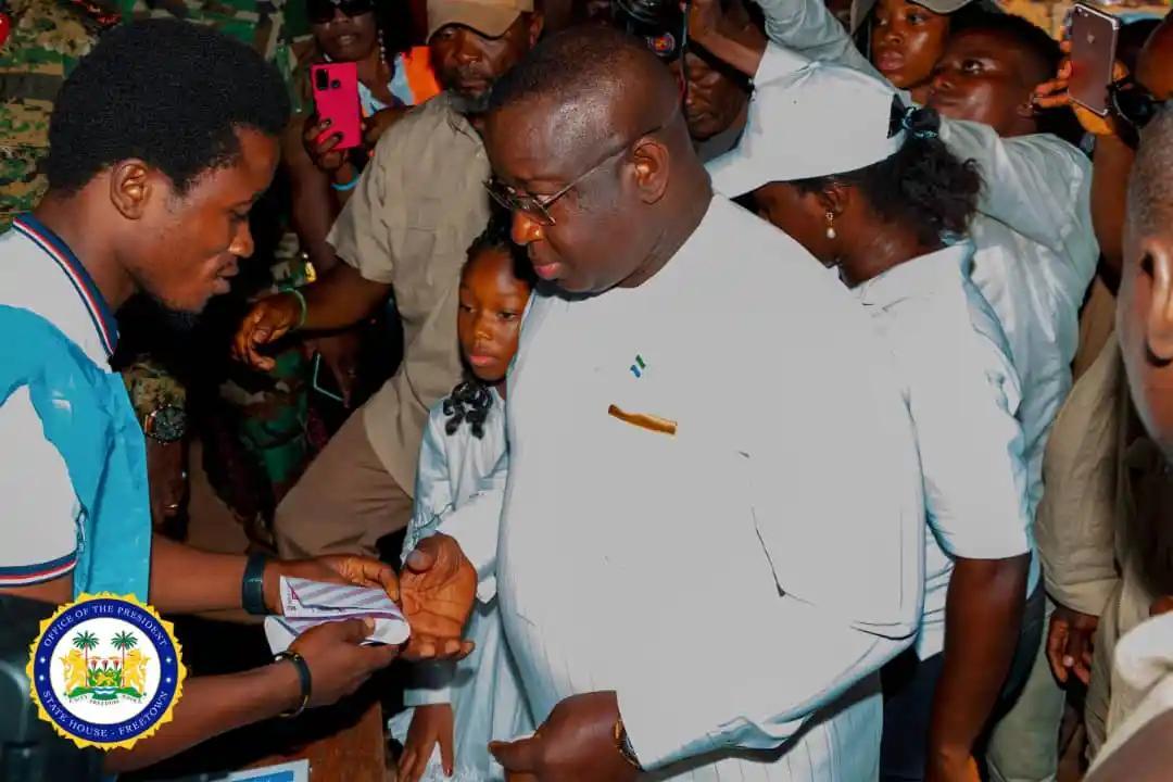 Sierra Leone’s President Julius Maada Bio and First Lady Fatima Maada Bio Cast Their Votes for More Human Capital Development, Confirm the Process Was Smooth Sierra Leone’s President Julius Maada Bio and First Lady Fatima Maada Bio Cast Their Votes for More Human Capital Development, Confirm the Process Was Smooth