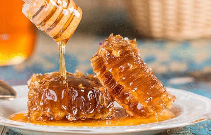 What effect does honey have on human health? What effect does honey have on human health?
