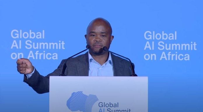 Between Fear and Opportunity in AI-Driven Workplaces Between Fear and Opportunity in AI-Driven Workplaces