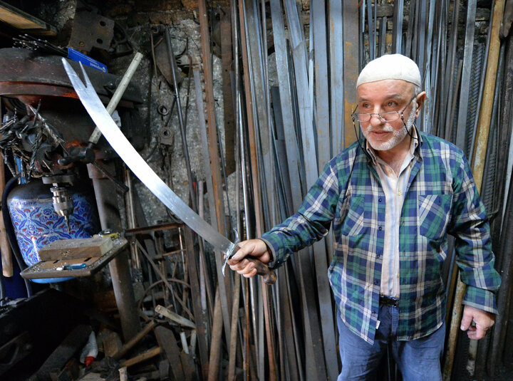 Tarihi diziler Safranbolu'da üretilen hediyelik savaş aletlerine ilgiyi artırdı