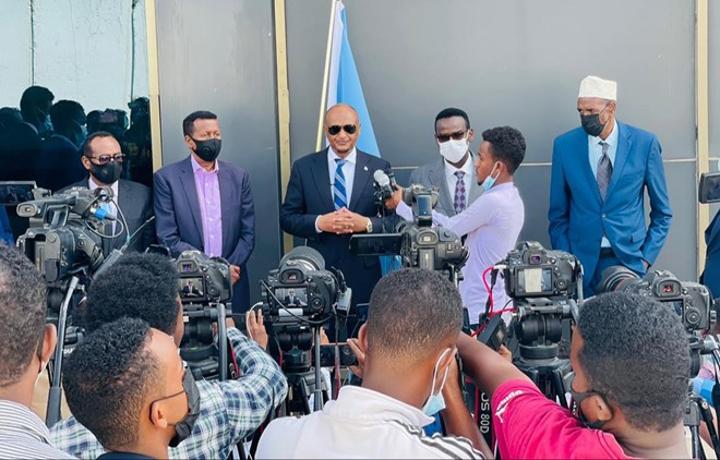 الصومال يرسل فريقا إلى لاهاي قبل انعقاد جلسات استماع في المحكمة الدولية بشأن النزاع في الحدود البحرية مع كينيا الصومال يرسل فريقا إلى لاهاي قبل انعقاد جلسات استماع في المحكمة الدولية بشأن النزاع في الحدود البحرية مع كينيا