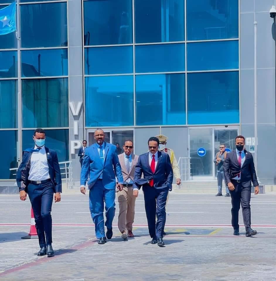 رئيس الجمهورية يتوجه إلى أديس أبابا لحضور القمة الخامسة والثلاثين لروساء دول وحكومات الاتحاد الأفريقي رئيس الجمهورية يتوجه إلى أديس أبابا لحضور القمة الخامسة والثلاثين لروساء دول وحكومات الاتحاد الأفريقي