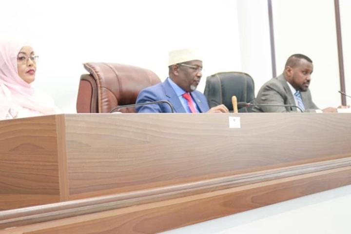 البرلمان بمجلسيه يقدم قائمة أعضاء لجنة مشتركة لانتخاب رئيس الجمهورية البرلمان بمجلسيه يقدم قائمة أعضاء لجنة مشتركة لانتخاب رئيس الجمهورية