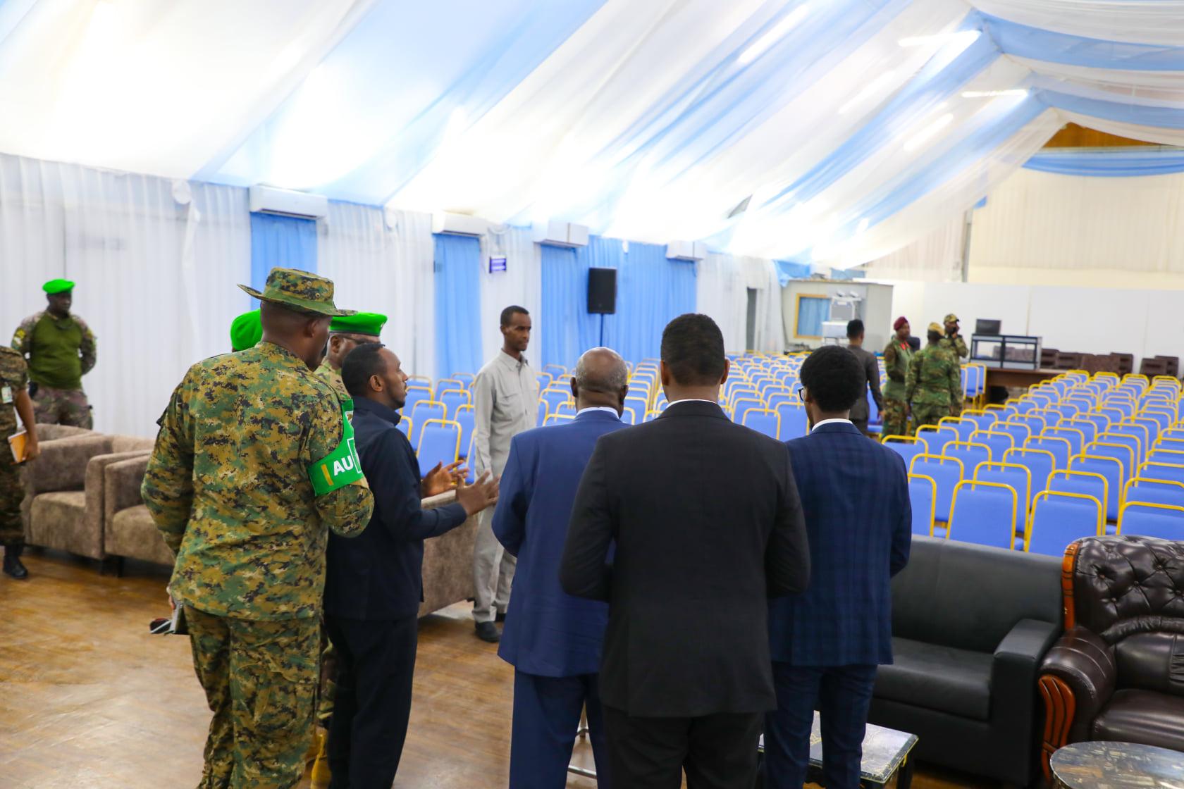 رئيس مجلس الشعب الصومالي يزور مقر انتخاب رئيس البلاد
