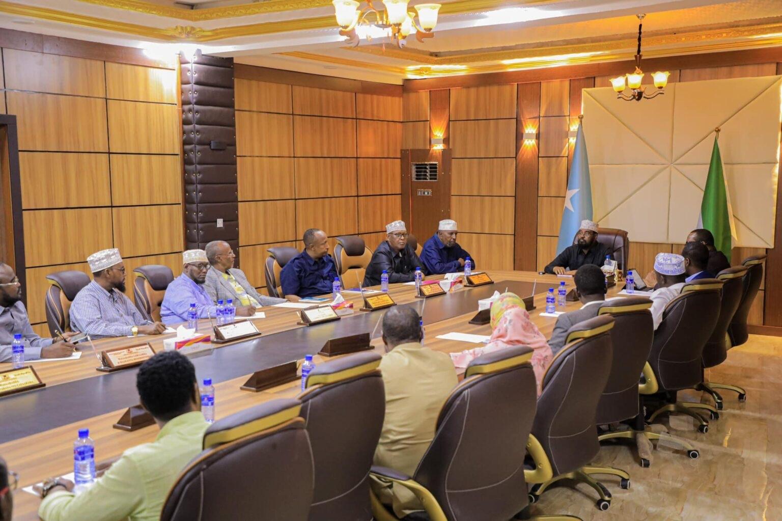 رئيس ولاية جوبالاند يترأس اجتماعا لمجلس الوزراء رئيس ولاية جوبالاند يترأس اجتماعا لمجلس الوزراء