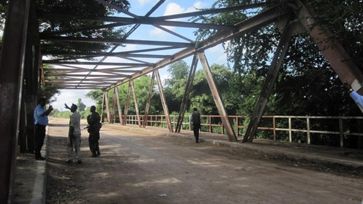 قتال بين قوات الحكومة الصومالية ومسلحي حركة الشباب في مدينة أفجوي قتال بين قوات الحكومة الصومالية ومسلحي حركة الشباب في مدينة أفجوي