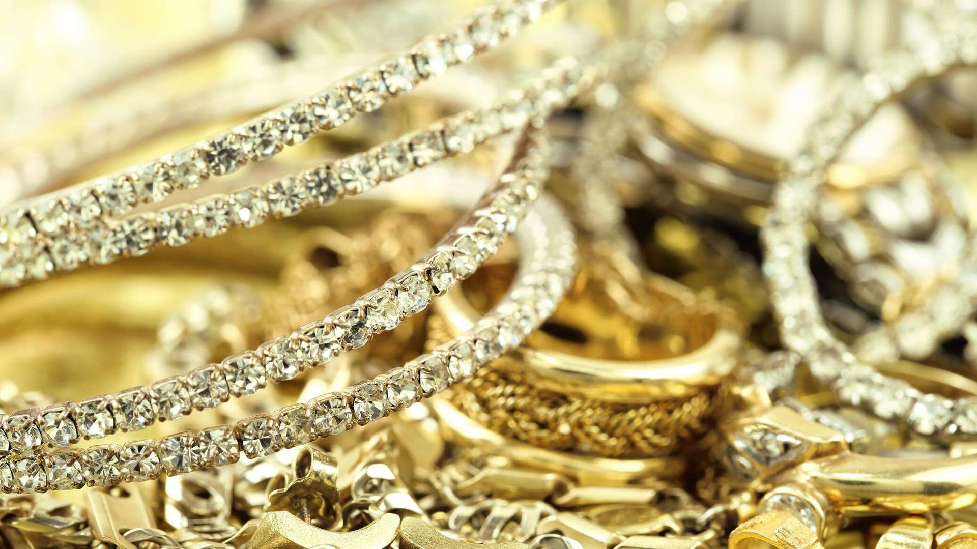 كيف تنظفين الذهب؟... إليك الطريقة الأمثل كيف تنظفين الذهب؟... إليك الطريقة الأمثل