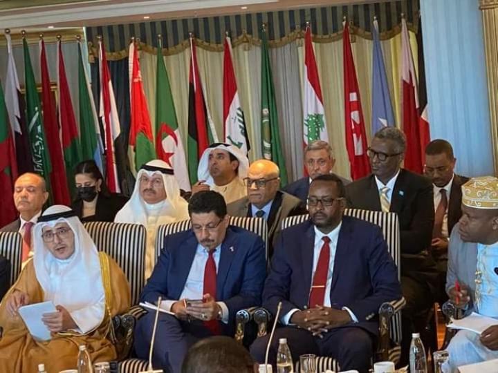 وزير الخارجية بالنيابة يدعو الدول العربية إلى الوقوف بجانب الصومال للحد من الجفاف الشديد الذي يضرب البلاد وزير الخارجية بالنيابة يدعو الدول العربية إلى الوقوف بجانب الصومال للحد من الجفاف الشديد الذي يضرب البلاد