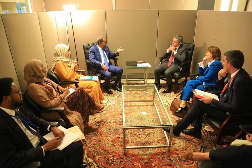 شيخ محمود يبحث مع نظيره السويسري تعزيز العلاقات بين البلدين شيخ محمود يبحث مع نظيره السويسري تعزيز العلاقات بين البلدين