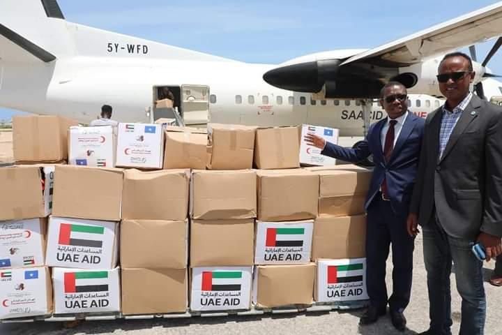 مساعدات من الإمارات للمتضررين من الجفاف في الصومال مساعدات من الإمارات للمتضررين من الجفاف في الصومال