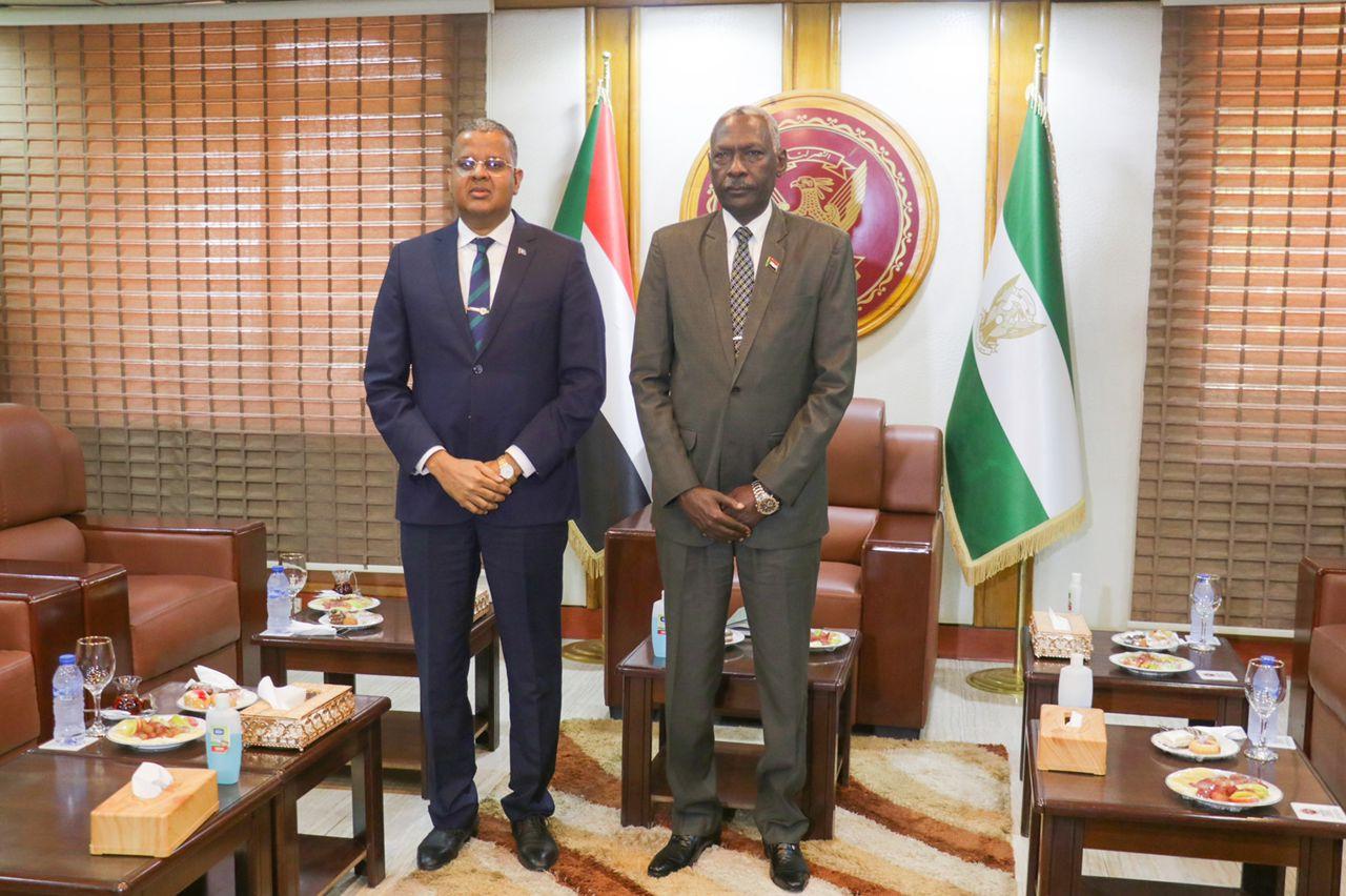 سفير الجمهورية لدى السودان يبحث مع وزير الدفاع السوداني إستمرار التعاون في المجالات العسكرية ومكافحة الإرهاب سفير الجمهورية لدى السودان يبحث مع وزير الدفاع السوداني إستمرار التعاون في المجالات العسكرية ومكافحة الإرهاب