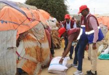 قطر الخيرية توزع سلالاً غذائية على مخيمات النازحين في الصومال قطر الخيرية توزع سلالاً غذائية على مخيمات النازحين في الصومال