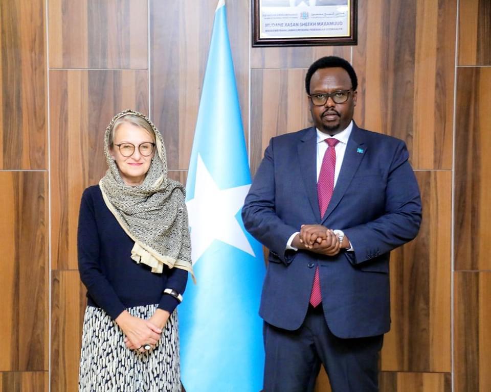 نائب رئيس الوزراء الصومالي يلتقي سفيرة الاتحاد الأوروبي لدى البلاد نائب رئيس الوزراء الصومالي يلتقي سفيرة الاتحاد الأوروبي لدى البلاد