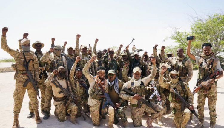الجيش الصومالي يحرر مدينة جديدة من قبضة حركة الشباب الجيش الصومالي يحرر مدينة جديدة من قبضة حركة الشباب
