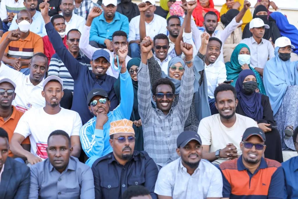 بالتزامن مع الانتصارات العسكرية.. سكان مقديشو يعلنون صمودهم في وجه الإرهابيين بالتزامن مع الانتصارات العسكرية.. سكان مقديشو يعلنون صمودهم في وجه الإرهابيين