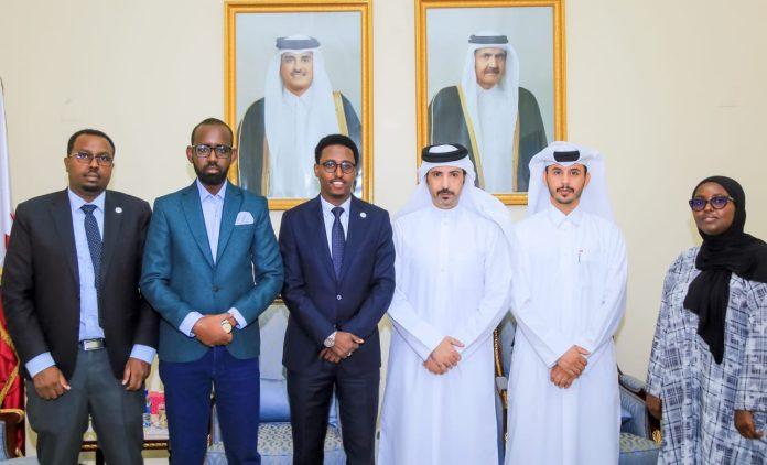 وزير الرياضة والسفير القطري يبحثان تعزيز التعاون في المجال الرياضي