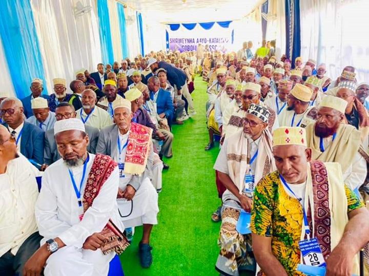 شيوخ عشائر يبحثون في لاسعانود تشكيل ولاية فيدرالية لثلاث مناطق شيوخ عشائر يبحثون في لاسعانود تشكيل ولاية فيدرالية لثلاث مناطق