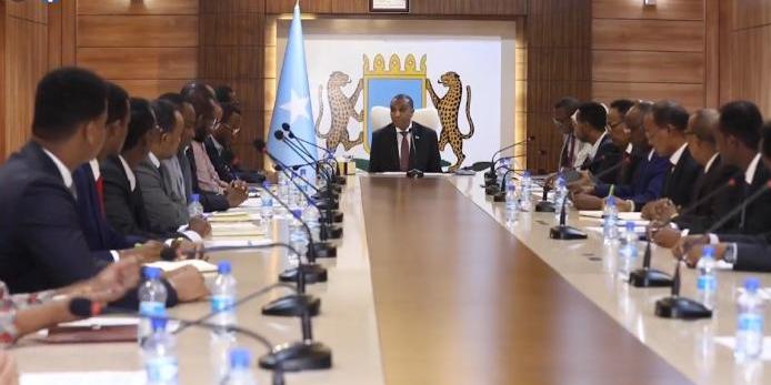 رئيس مجلس الوزراء يترأس الاجتماع الشهري للمديرين العامين لوزارات الدولة رئيس مجلس الوزراء يترأس الاجتماع الشهري للمديرين العامين لوزارات الدولة