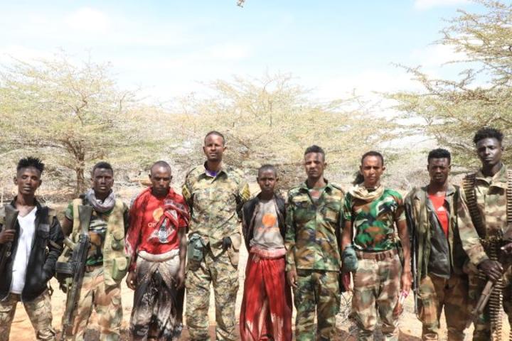 الجيش الصومالي يعلن استسلام اثنين من عناصر حركة الشباب الجيش الصومالي يعلن استسلام اثنين من عناصر حركة الشباب