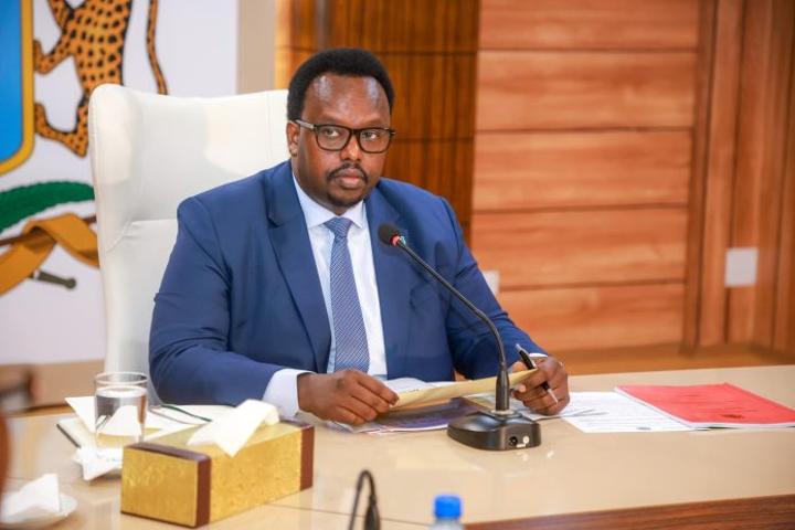 نائب رئيس الوزراء يدعو إلى وقف العنف في مدينة لاسعانود نائب رئيس الوزراء يدعو إلى وقف العنف في مدينة لاسعانود