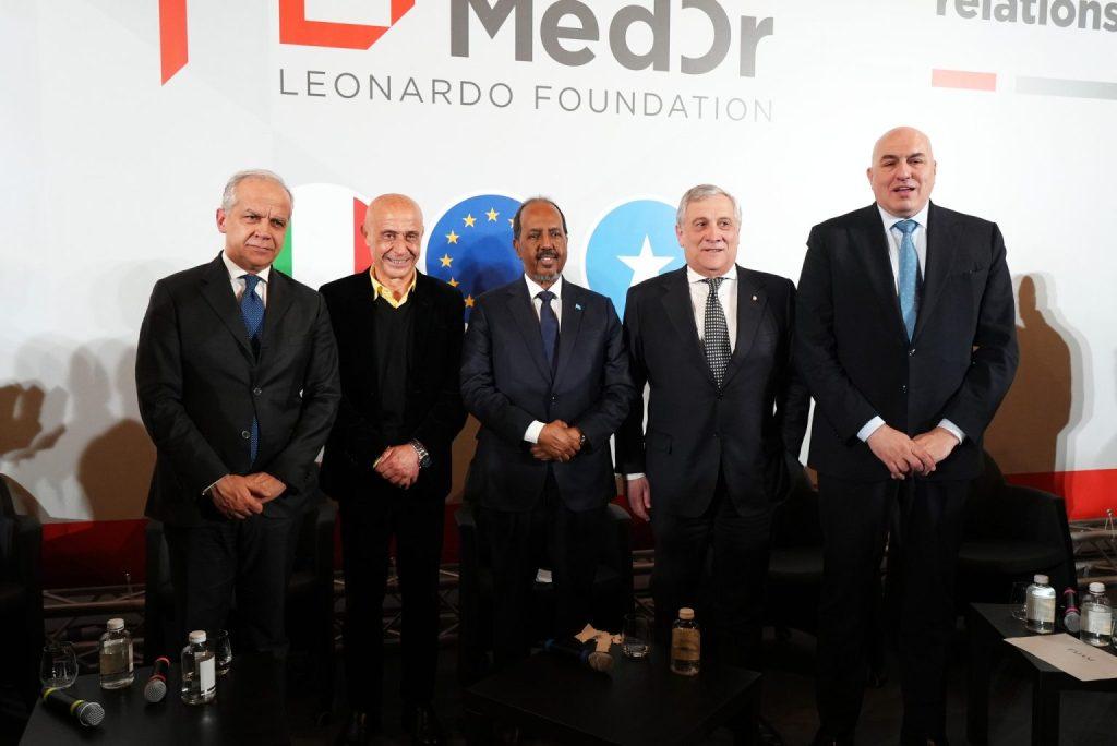 رئيس الجمهورية يؤكد على ضرورة الوحدة للقضاء على الإرهاب رئيس الجمهورية يؤكد على ضرورة الوحدة للقضاء على الإرهاب