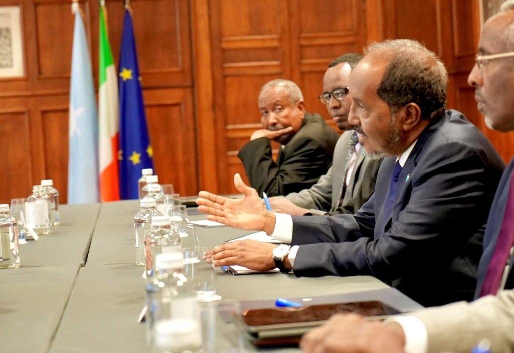 رئيس الجمهورية يجتمع مع نائب رئيس الوزراء الإيطالي رئيس الجمهورية يجتمع مع نائب رئيس الوزراء الإيطالي