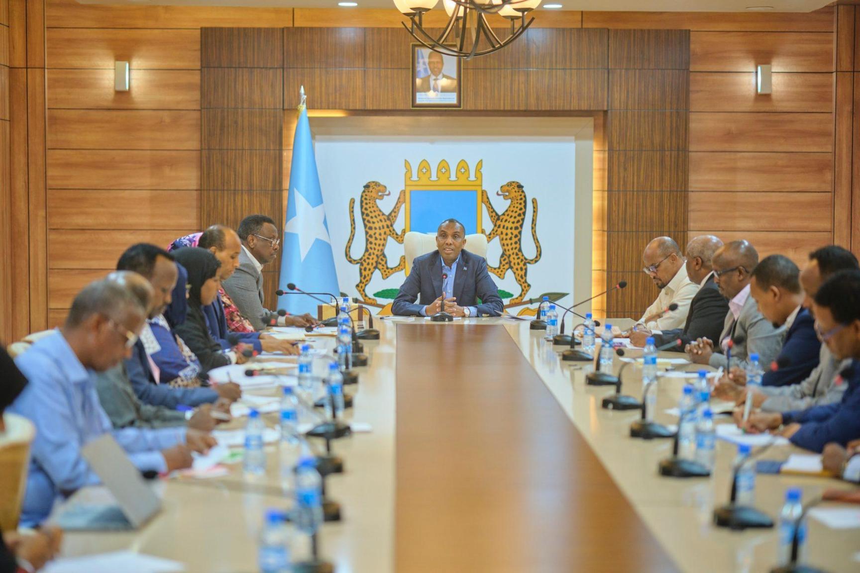 رئيس الوزراء يؤكد العمل على إيصال القضاء العادل إلى المناطق المحررة رئيس الوزراء يؤكد العمل على إيصال القضاء العادل إلى المناطق المحررة